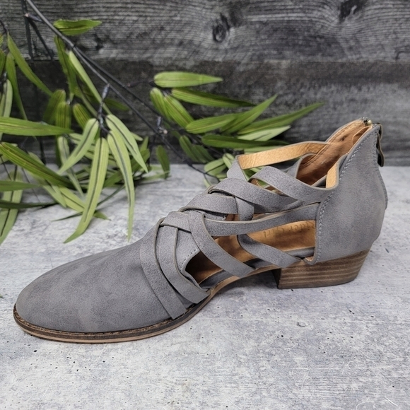 ARider Girl | Gray Strappy Criss Cross Low Heel Booties Shoes Size 7.5 - Picture 4 of 10